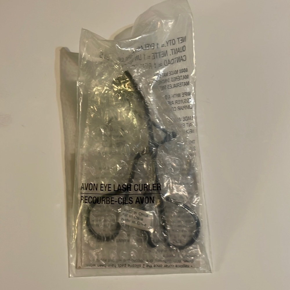 Avon Eye Lash Curler in Black New in Package With Instructions - Picture 2 of 7